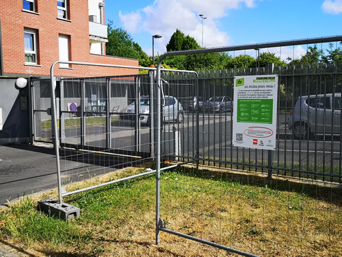 Deux enclos pour encombrants au Pacot